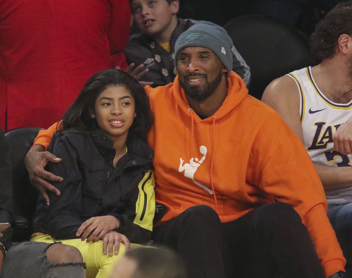 Gianna und Kobe Bryant bei einem Basketballspiel im Dezember.