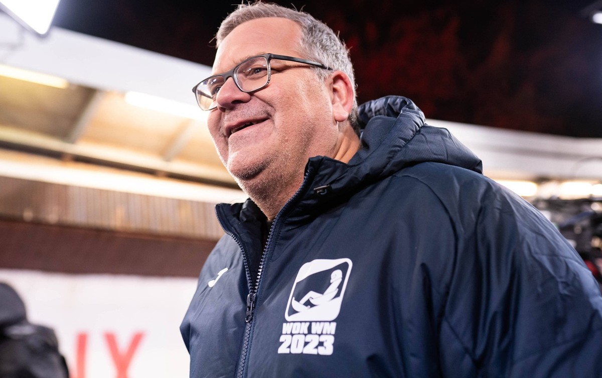 TV Total WOK-WM von Pro7 2023 / 12.11.2023, Bob und Rodelbahn, Winterberg, TV Total WOK-WM von Pro7 2023 Im Bild: Elton Moderator der TV Total WOK-WM *** TV Total WOK WM by Pro7 2023 12 11 2023, Bobsl ...