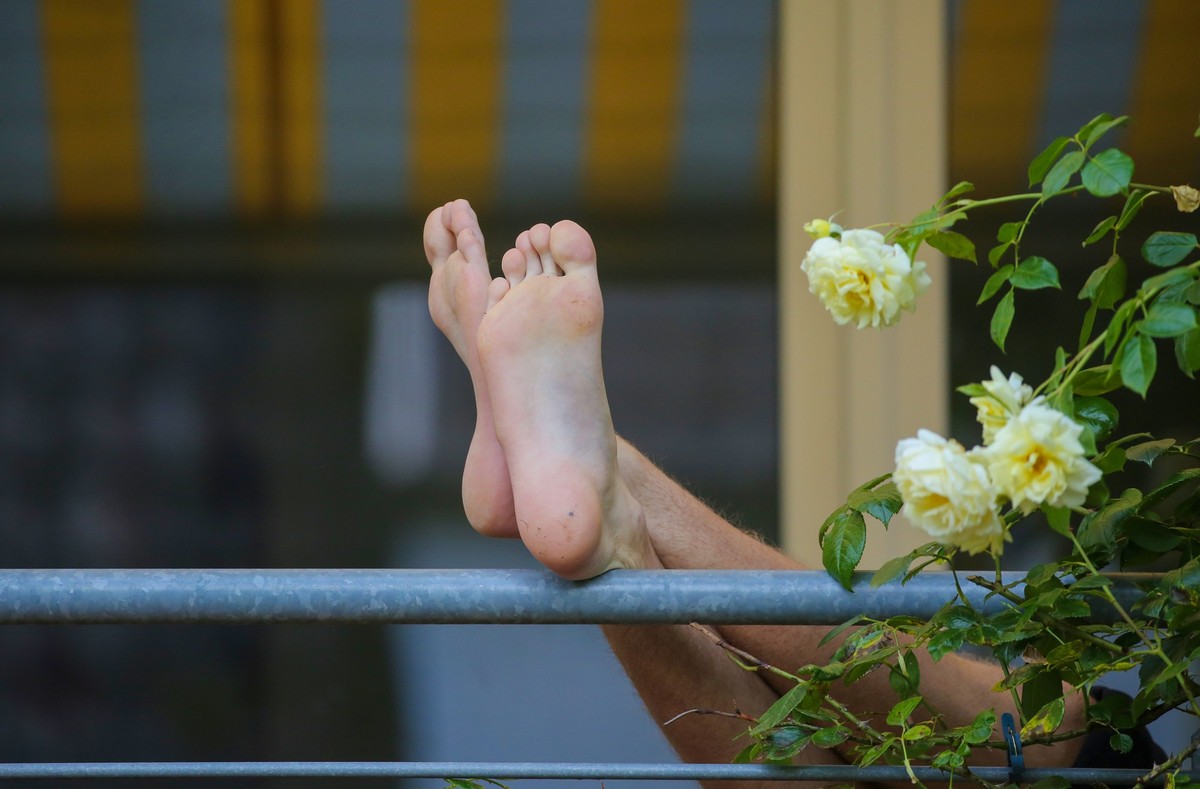 ARCHIV - 08.07.2023, Baden-Württemberg, Riedlingen: Langsam kommt die Sonne in Baden-Württemberg so richtig in Fahrt. Die Meteorologen kündigen sommerliches Wetter an, erste Stimmen warnen aber auch b ...