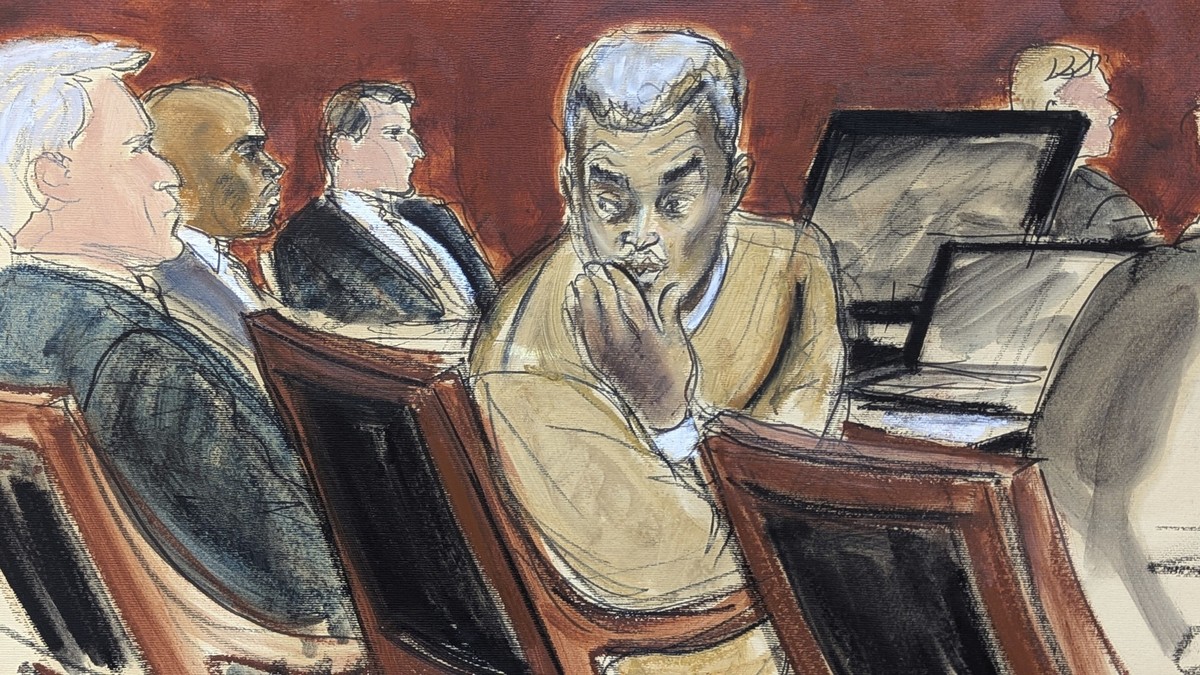 Sean &quot;Diddy&quot; Combs, right, blows kisses to people in the audience during his sex trafficking and racketeering trial in Manhattan federal court, Monday, May 19, 2025, in New York. (Elizabeth  ...