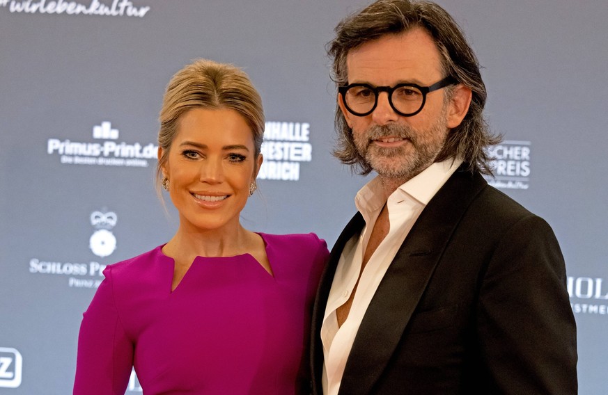 Verleihung Europäischer Kulturpreis 2022 Konzeptkünstler Niclas Castello mit Ehefrau Sylvie Meis auf dem Roten Teppich. Verleihung der Europäischen Kulturpreise am 24.09.2022 in der Tonhalle Zürich. K ...