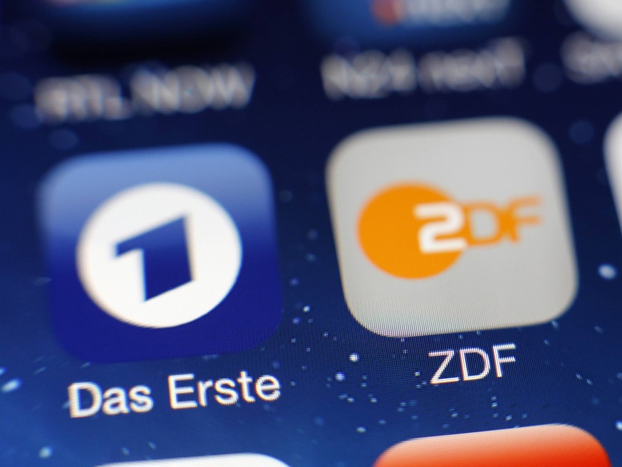 Hamburg, 18. Dezember 2013 - Das Erste und ZDF-Icon auf einem auf einem iPhone

Hamburg 18 December 2013 the First and ZDF Icon on a on a iPhone