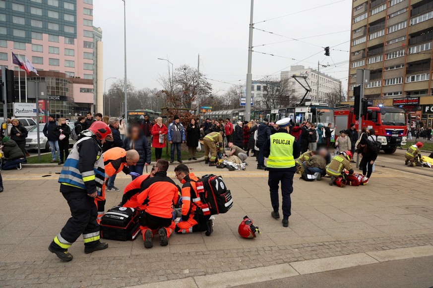 01.03.2024, Polen, Stettin: Rettungskr