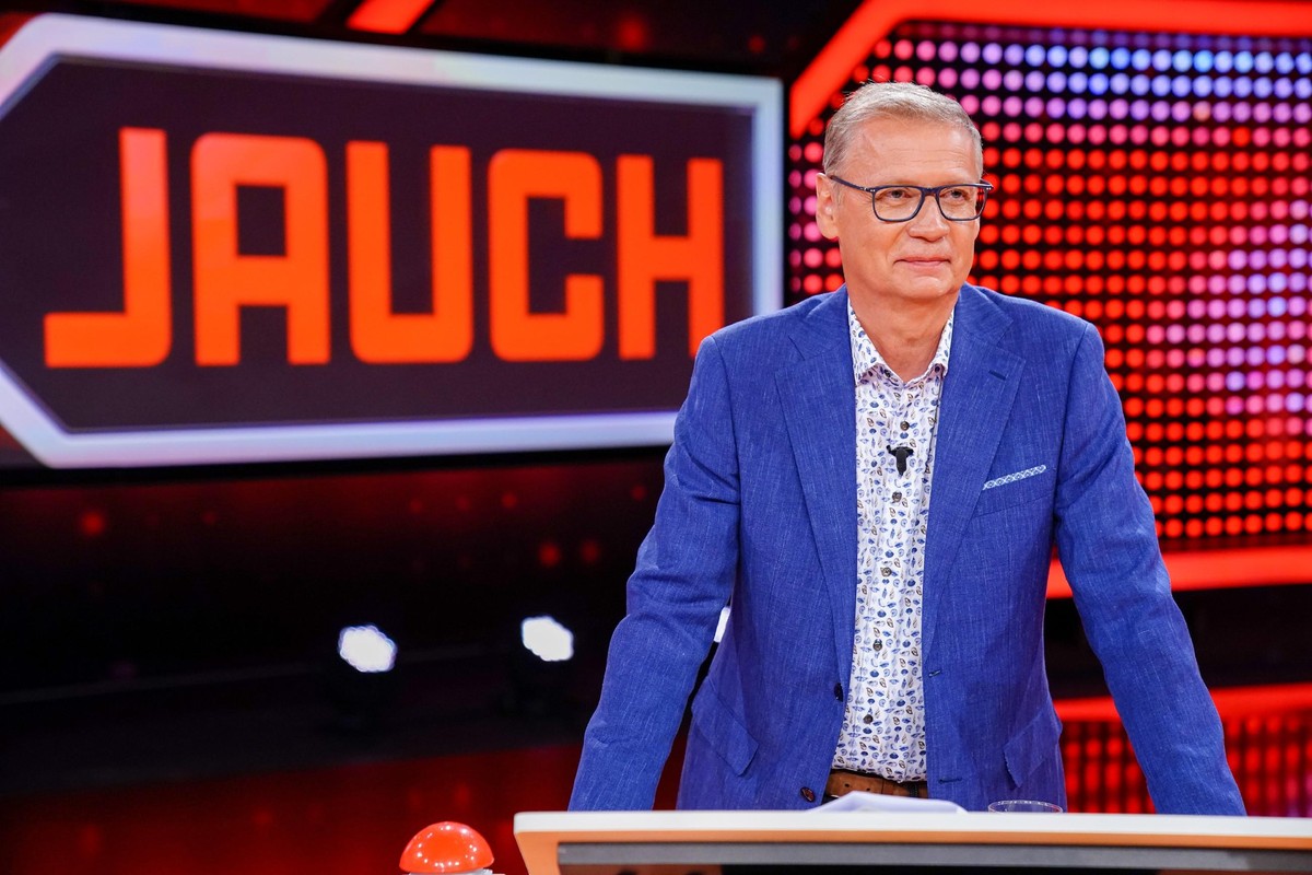 Günther Jauch tritt alleine gegen ein 5-köpfiges prominentes Rate-Team an.
Die Verwendung des sendungsbezogenen Materials ist nur mit dem Hinweis und Verlinkung auf TVNOW gestattet.