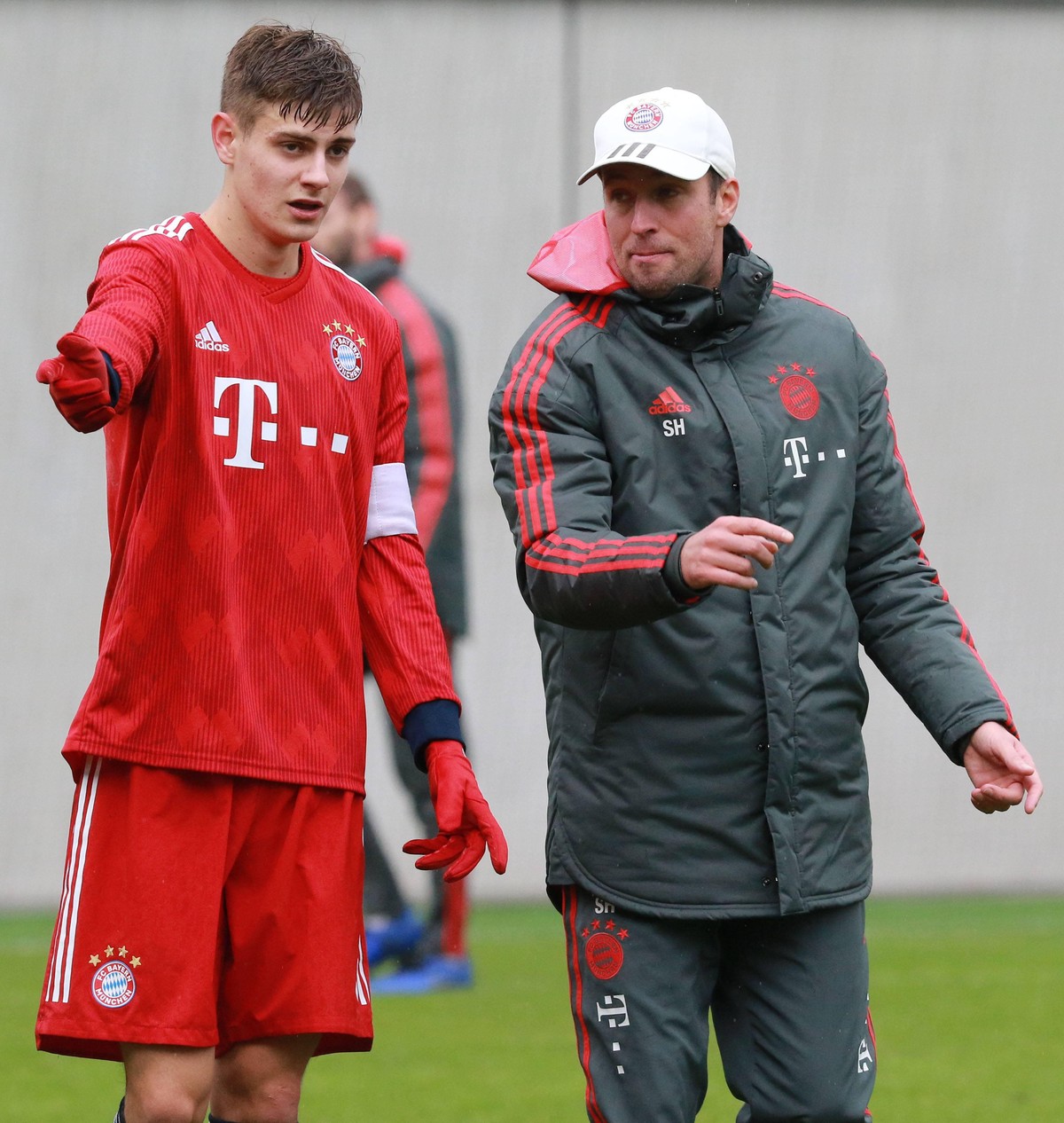 Josip Stanisic mit Förderer Sebastian Hoeneß