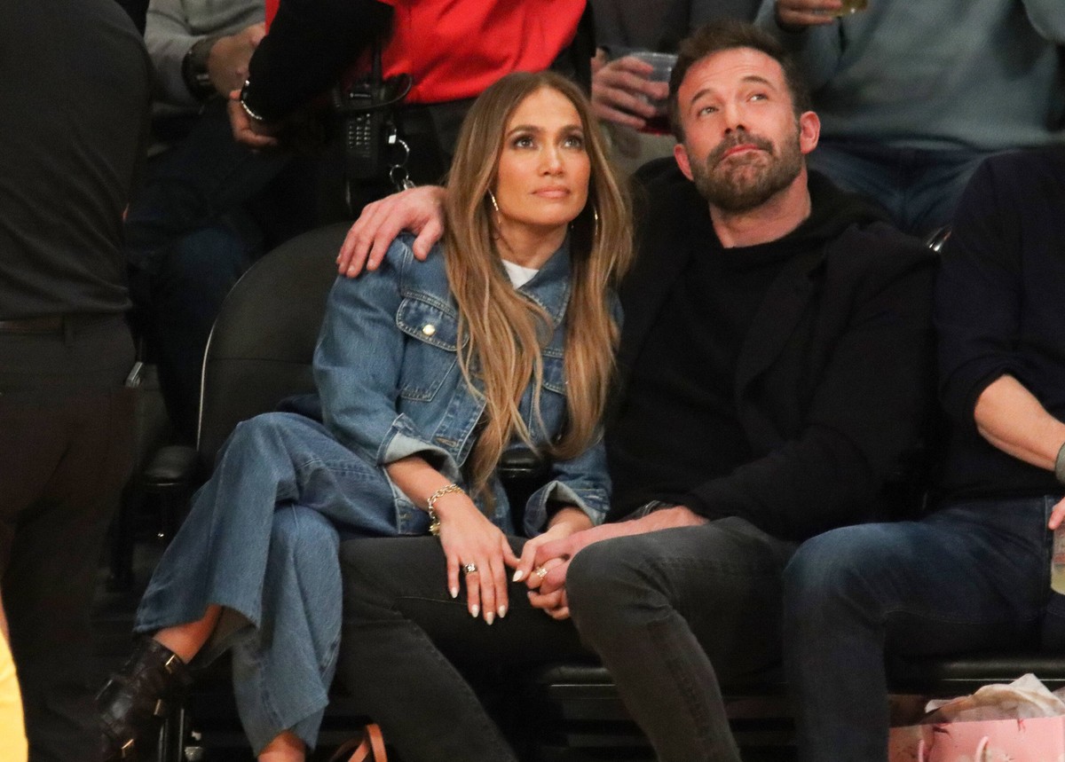 December 7, 2021, Los Angeles, California, USA: Entertainment Icons Jennifer Lopez and Ben Affleck attend the contest as the host Los Angeles Lakers defeat the visiting Boston Celtics 117-102 on Monda ...