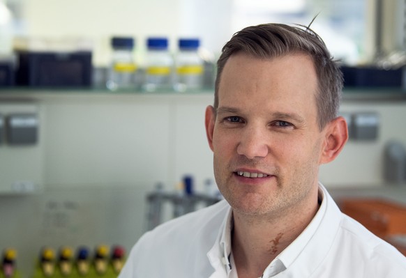 Der Virologe Hendrik Streeck geriet auf Twitter in eine Auseinandersetzung mit Jan Böhmermann. Doch was ist dran an dessen Anschuldigungen?