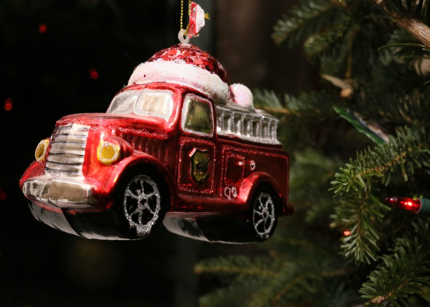 Holiday decorations and tree ornimants. Feuerwehrauto weihnachtsbaum