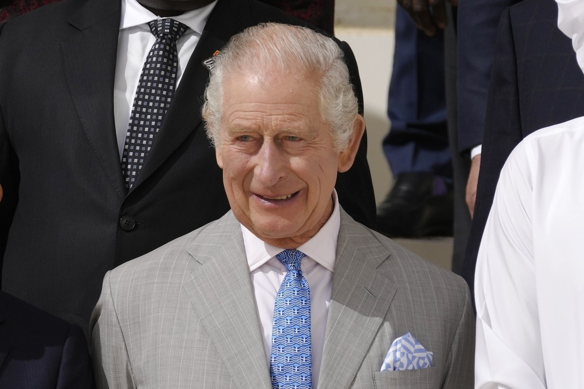 01.12.2023, Vereinigte Arabische Emirate, Dubai: König Charles III. von Großbritannien posiert für ein Gruppenfoto auf dem UN-Klimagipfel COP28. Foto: Peter Dejong/AP/dpa +++ dpa-Bildfunk +++