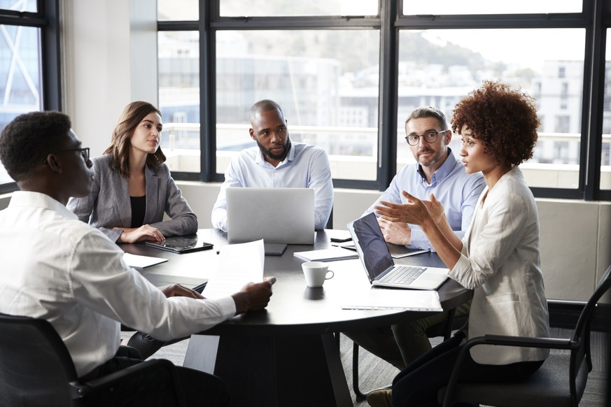 In der Arbeitswelt verdienen Frauen weniger als Männer.