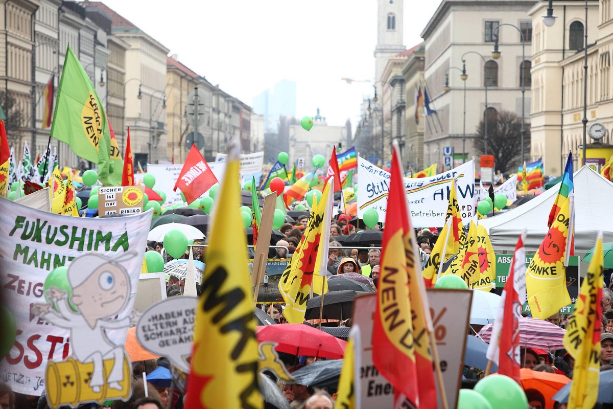 Bildnummer: 59767002 Datum: 26.03.2011 Copyright: imago/epd
Großdemonstration gegen eine weitere Nutzung von Atomkraft in Deutschland am Samstag (26.03.2011) in München. An den Demonstrationen gegen d ...