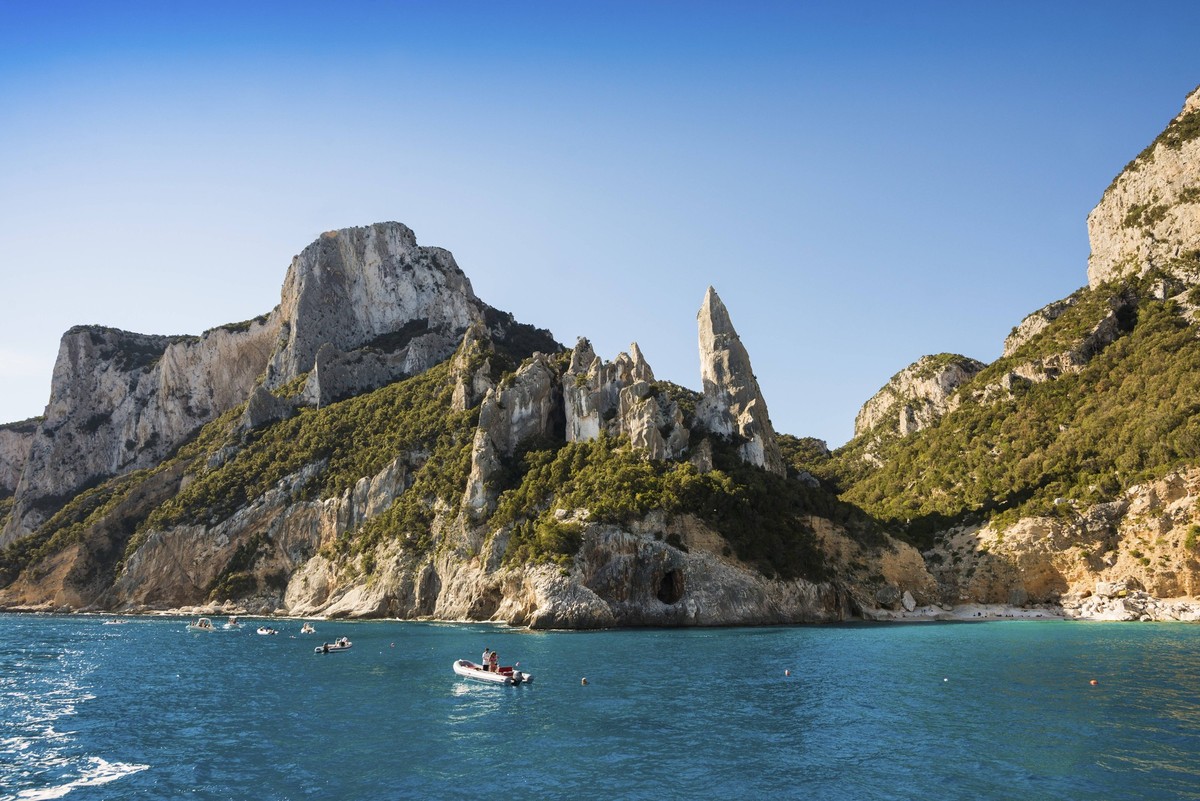 Steiküste und Strand, Cala Goloritze, Nationalpark Golf von Orosei, Parco Nazionale del Gennargentu e del Golfo di Orosei, Baunei, Nuoro, Sardinien, Italien, Europa Rocky coast and beach, Cala Golorit ...