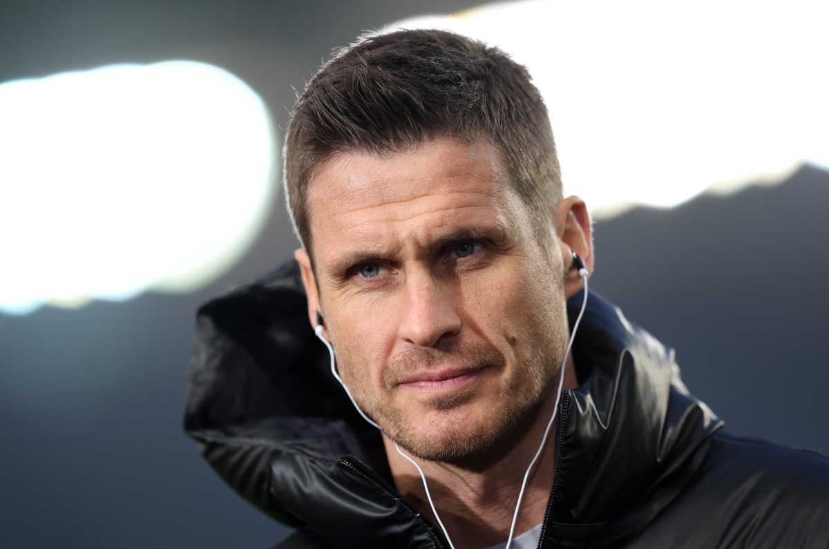 ARCHIV - 08.04.2022, Baden-W�rttemberg, Stuttgart: Fu�ball, Bundesliga, Borussia Dortmund. Sportchef Sebastian Kehl stellt sich vor seinen Spieler Giovanni Reyna (zu dpa: ��Nicht nachvollziehbar�: Dor ...