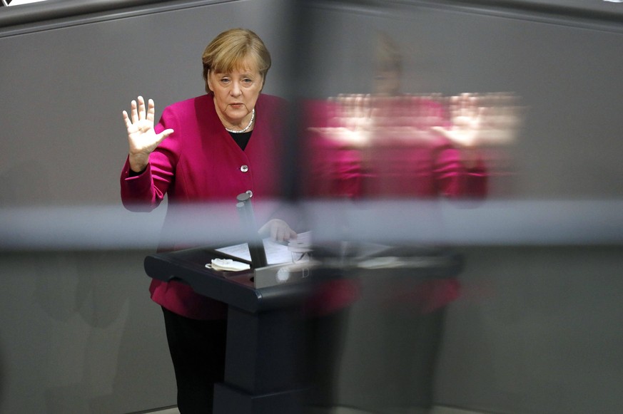 Angela Merkel in der 218. Sitzung des Deutschen Bundestages im Reichstagsgeb