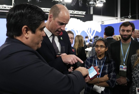 Cop26 - Glasgow. The Duke of Cambridge (second left) speaks with Carlos Alvarado Quesada, President of Costa Rica, (left), and Earthshot finalist Vinisha Umashankar, (second right) during a meeting wi ...