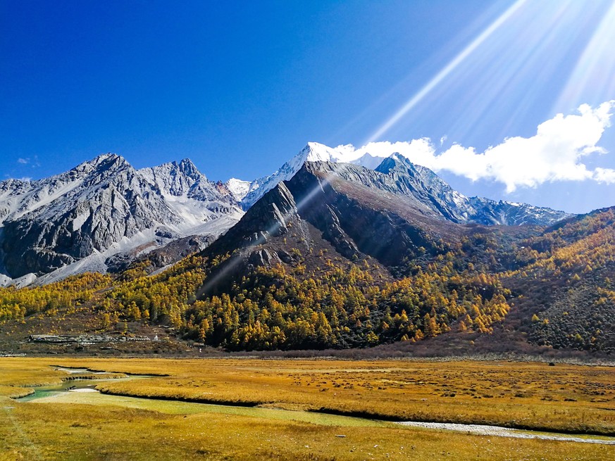 Daocheng Aden, Ganzi Tibetan Autonomous Prefecture, Sichuan Province, China PUBLICATIONxNOTxINxCHN 792256840076886075