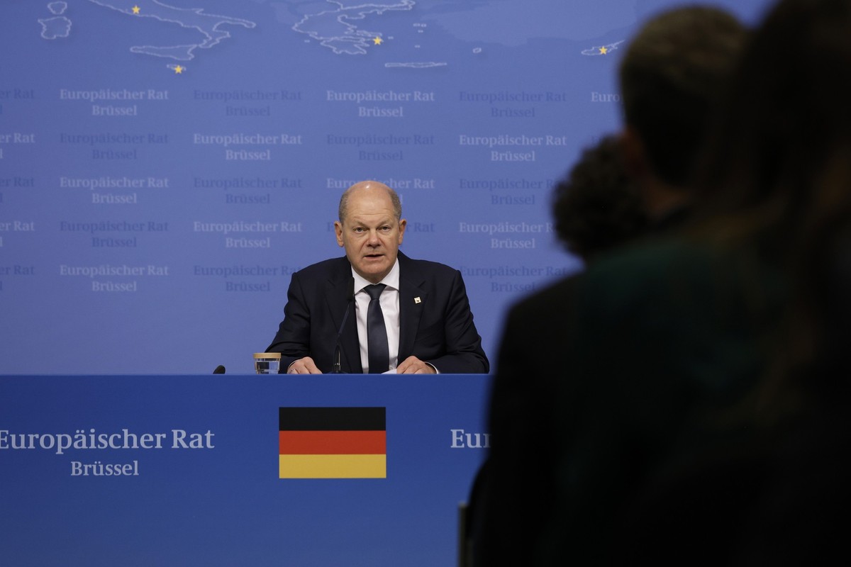 27.10.2023, Belgien, Brüssel: Bundeskanzler Olaf Scholz (SPD) spricht während einer Pressekonferenz auf einem EU-Gipfel. Die Staats- und Regierungschefs der Europäischen Union schließen am 27.10.2023  ...