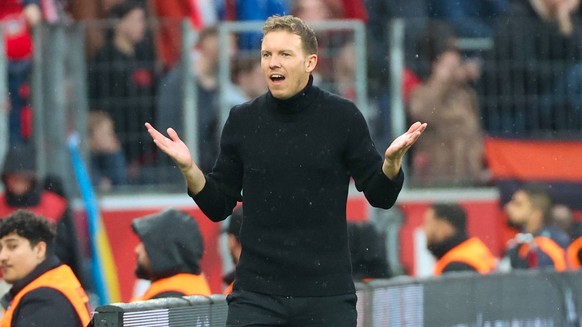 Fußball - 1. Bundesliga - Bayer 04 Leverkusen - FC Bayern München am 19.03.2023 in der BayArena in Leverkusen Trainer Julian Nagelsmann Muenchen gestikuliert *** Soccer 1 Bundesliga Bayer 04 Leverkuse ...