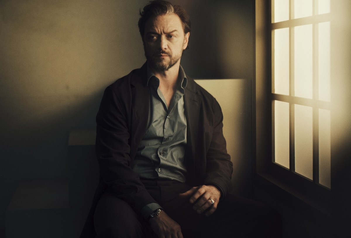 TORONTO, ONTARIO - SEPTEMBER 07: James McAvoy of &quot;California Schemin&#039;&quot; poses in the Getty Images Portrait Studio Presented by IMDb and IMDbPro during the Toronto International Film Fest ...