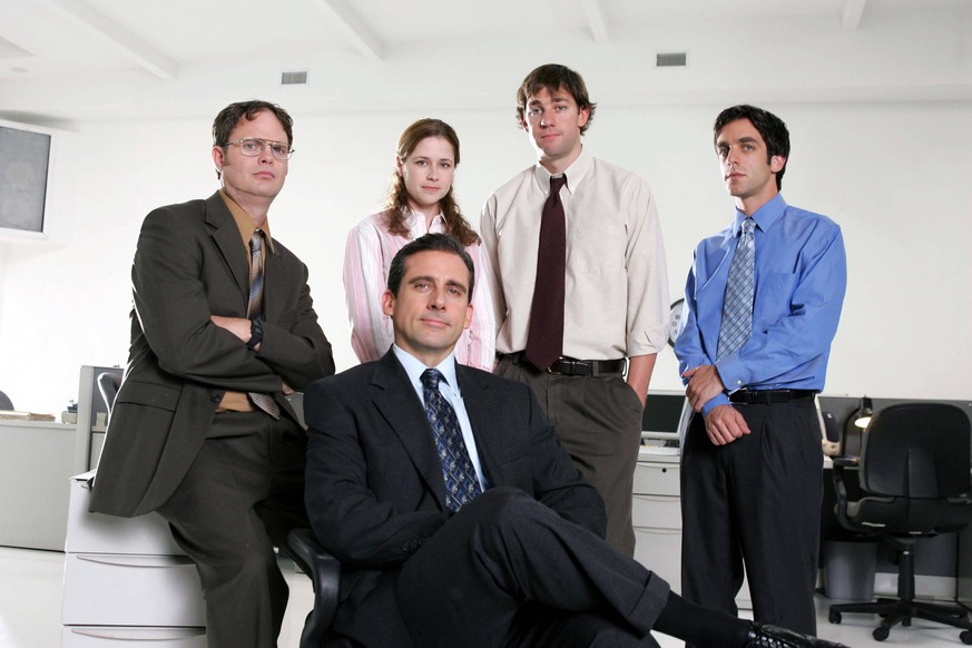 THE OFFICE aka THE OFFICE: AN AMERICAN WORKPLACE Rainn Wilson as Dwight Schrute, Jenna Fischer as Pam Beesly, John Krasinksi as Jim Halpert, BJ Novak as Ryan Howard, center Steve Carrell as Michael Sc ...