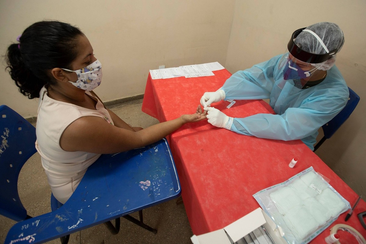 Indigenous of the ethnic group Marubo are attended by doctors in Atalia do Norte, Brazil, 20 June 2020. The mission of the Armed Forces is located in the indigenous villages of Vale do Javari with the ...