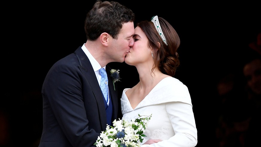 Princess Eugenie and Jack Brooksbank kiss after their wedding at St George&#039;s Chapel in Windsor Castle, Windsor, Britain October 12, 2018. REUTERS/Toby Melville TPX IMAGES OF THE DAY
