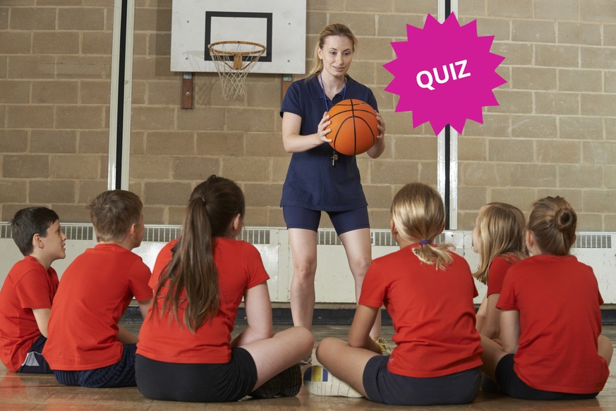 Coach Giving Team Talk To Elementary School Basketball Team