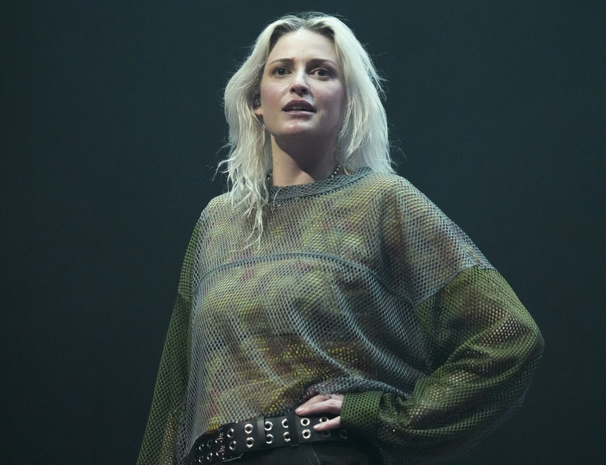 05.09.2024, USA, Los Angeles: Emily Armstrong von Linkin Park tritt mit ihrer Band auf. Nach sieben Jahren Pause meldet sich die US-Band Linkin Park zurück - mit einer neuen Frontfrau. Foto: Jordan St ...