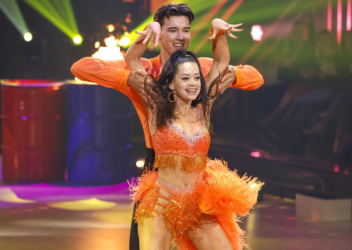 25.04.2025, Nordrhein-Westfalen, Köln: Diego Pooth, Influencer, und Malika Dzumaev, Profitänzerin, tanzen in der RTL-Tanzshow «Let's Dance» im Coloneum. Foto: Thomas Banneyer/dpa +++ dpa-Bildfunk ...