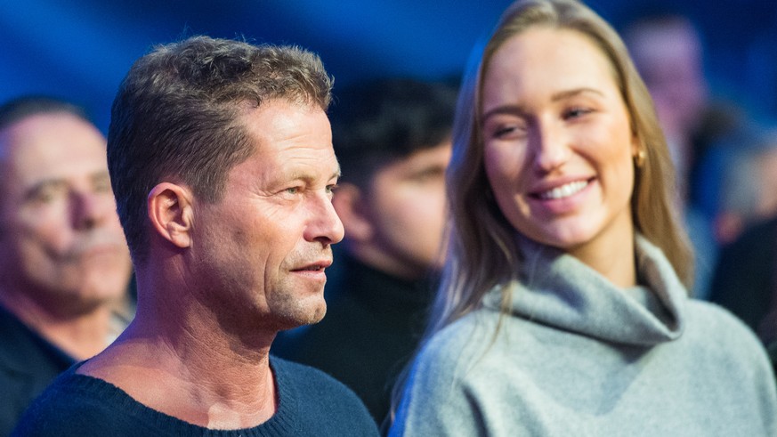 19.01.2020, Hamburg: Boxen, IBO-WM Weltergewicht in der edel-optics.de-Arena. Til Schweiger, Schauspieler, steht mit seiner Begleitung im Publikum. (zu dpa &quot;Til Schweiger zeigt sich mit neuer Fra ...