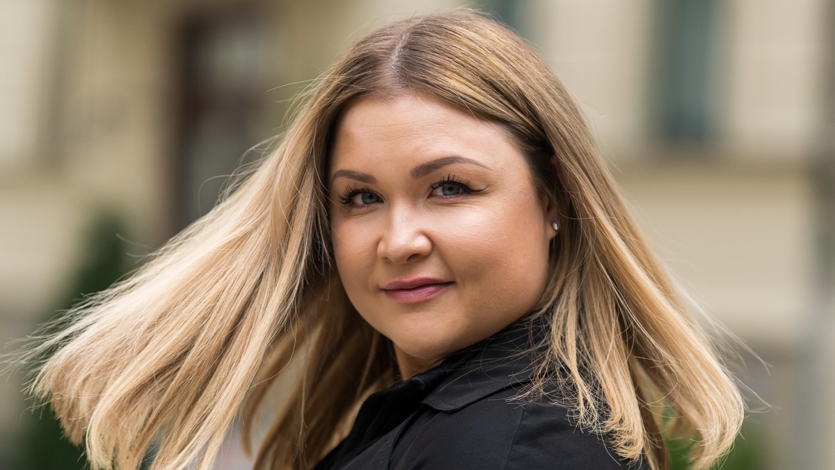 Influencerin Sophia Thiel zeigt bei einem Fototermin ihre neue Frisur. Sophie Thiel ist einer der bekanntesten Fitness-Stars in Deutschland. (zu dpa "Weniger Filter - Fitness-Promi Sophia Thiel m ...