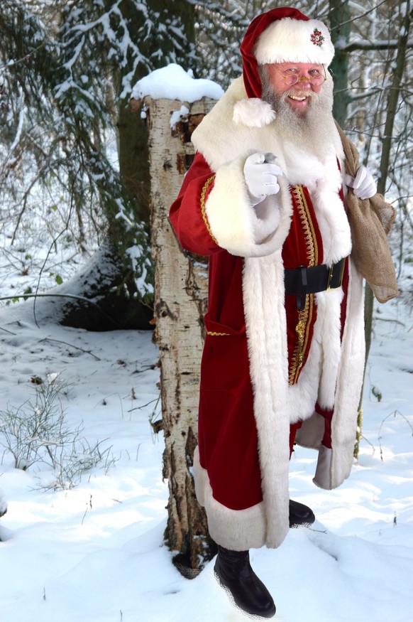 Weihnachtsmann "mit Echtbart": So präsentiert sich Willi Dahmen auf seiner Website.