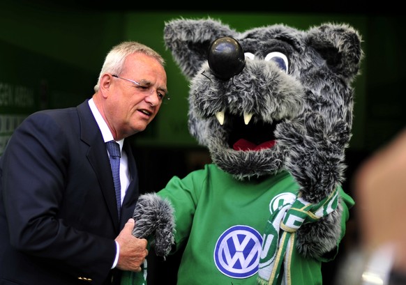 Kein Diesel-Ruß: Das Wolfs-Maskottchen ist naturgrau, VW-Chef Martin Winterkorn Geschichte.