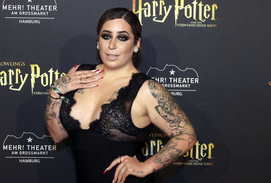 Jolina Mennen bei der Premiere des Musicals Harry Potter und das verwunschene Kind im Mehr Theater am Gro