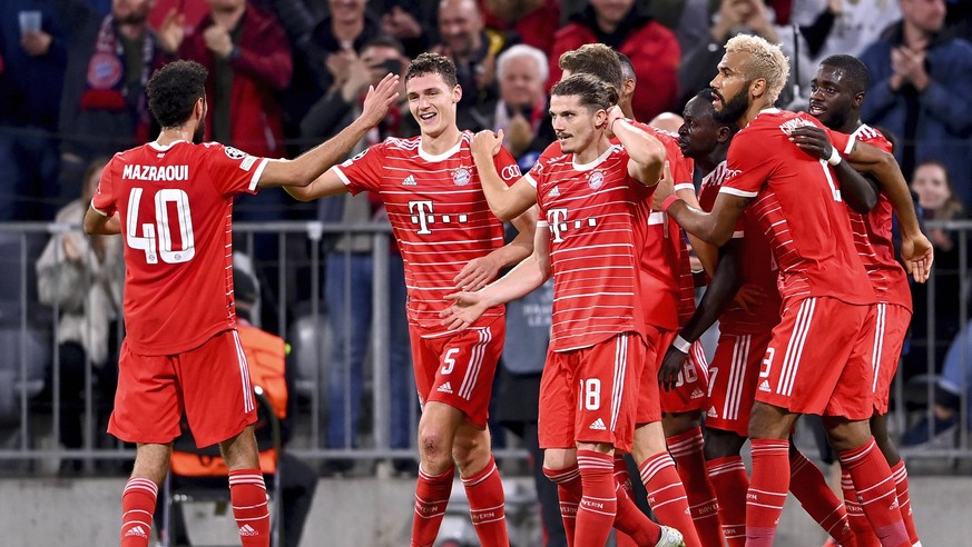 FUSSBALL CHAMPIONS LEAGUE SAISON 2022/2023 Vorrunde Gruppe C 6. Spieltag Inter Mailand - FC Bayern Muenchen 01.11.2022 Jubel nach dem Tor zum 1-0 mit v. li. Noussair Mazraoui dem Torschuetzen Benjamin ...