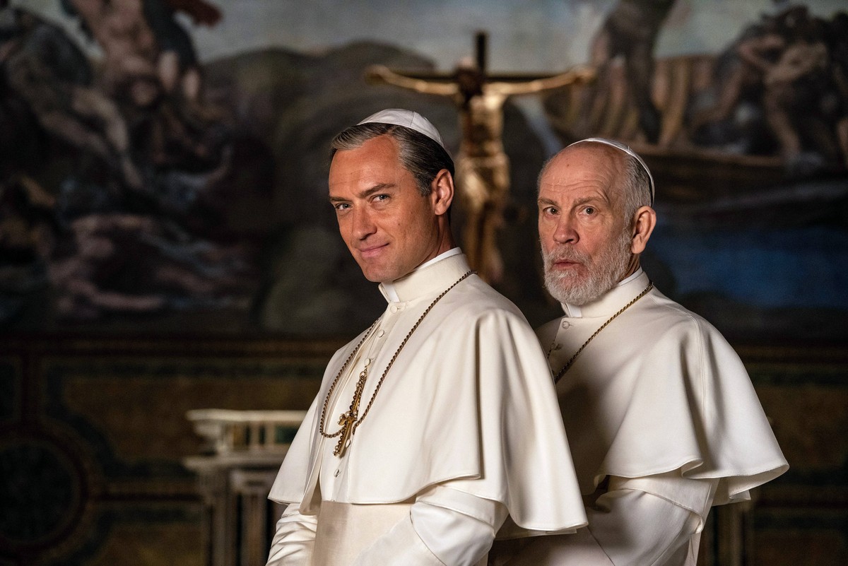 THE NEW POPE 2020 serie TV creee par Paolo Sorrentino saison 1 Jude Law John Malkovich. Gianni Fiorito - Wildside - Sky Italia - Haut et Court TV - Mediaproduccion PUBLICATIONxINxGERxSUIxAUTxONLY NEW  ...