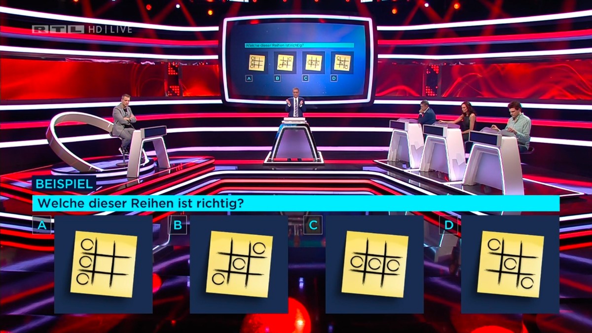Wie gut das Gedächtnis der Promis ist, wird mit dem Tic-Tac-Toe-Spiel getestet.