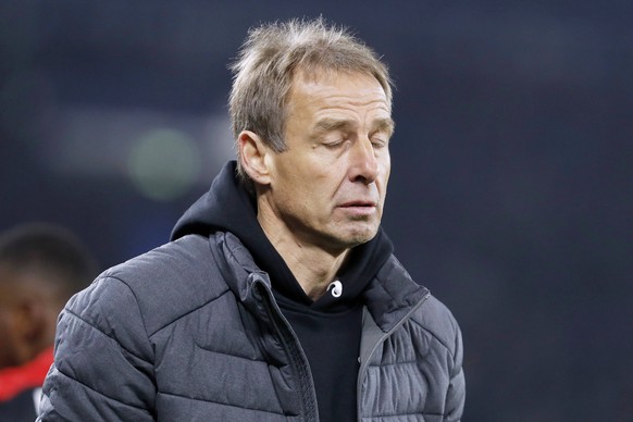 KLINSMANN Juergen Trainer Team Hertha BSC Berlin DFB Pokal Achtelfinale 2019 - 2020 Spiel FC Schalke 04 - Hertha BSC Berlin 3 : 2 am 04. 02. 2020 in Gelsenkirchen DFL REGULATIONS PROHIBIT ANY USE OF P ...