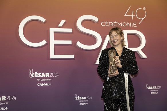 Sandra Hüller poses in the winners room with the &#039;Best Actress&#039; Cesar Award for the movie &#039;Anatomie d&#039;une chute&#039; during the 49th Cesar Award ceremony, in Paris, Saturday, Feb. ...