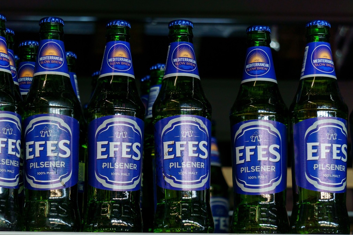 Tyumen, Russia-August 09, 2023: Efes alcoholic canned beer on the shelf. Efes company Headquartered in Istanbul, Turkey xkwx efes brand logo liquid drink alcoholic product glass editorial alcohol beve ...
