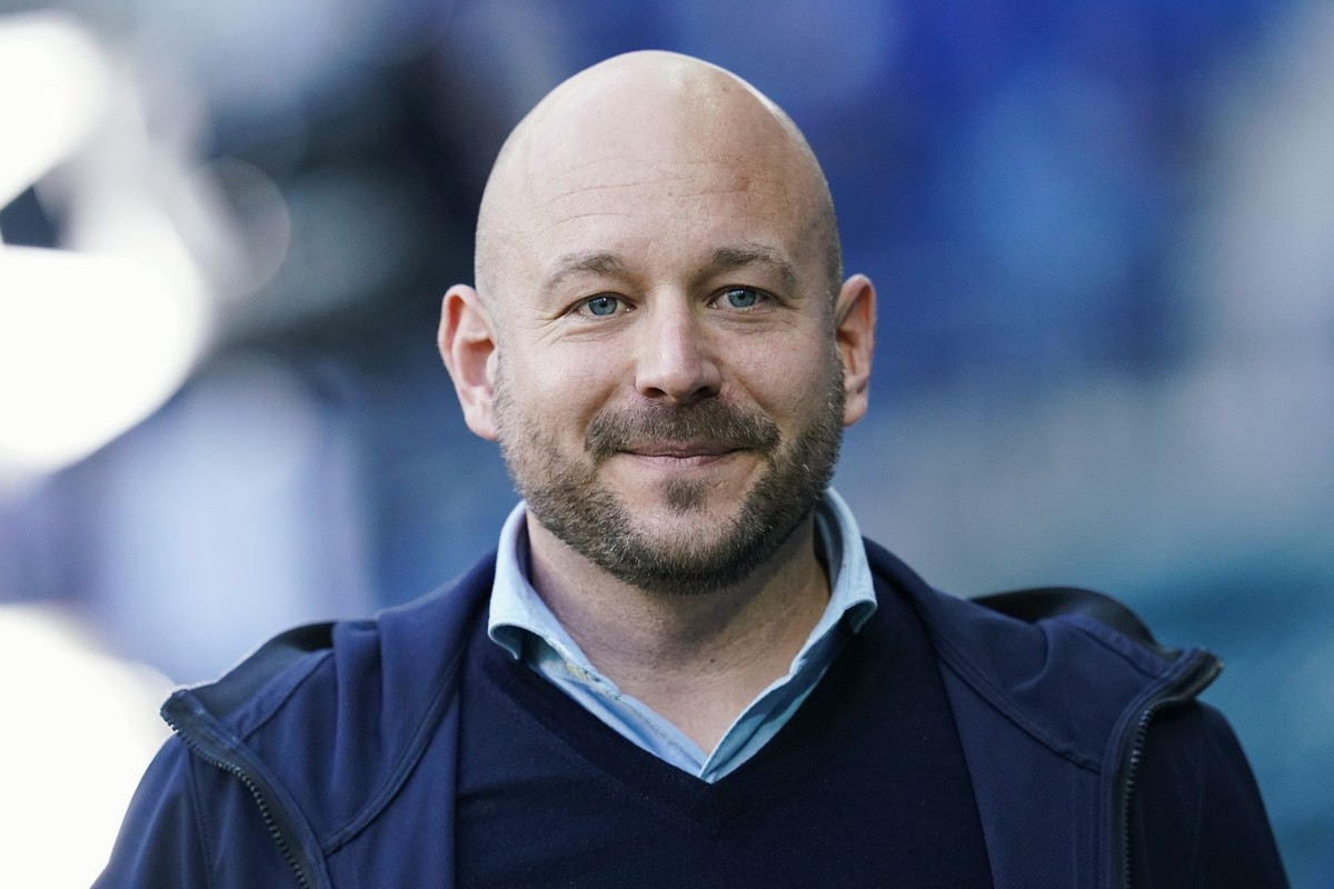 ARCHIV - 09.04.2023, Baden-Württemberg, Sinsheim: Fußball: Bundesliga, TSG 1899 Hoffenheim - FC Schalke 04, 27. Spieltag, PreZero Arena. Alexander Rosen, Hoffenheims Direktor Profifussball rückt in di ...