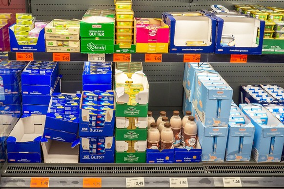2022: Symbolbild: Inflation - Im letzten Jahr stiegen die Preise für Butter um 30 Prozent an, jetzt gehen sie genauso schnell wieder runter. 04.03.2023 Ribnitz-Damgarten Mecklenburg-Vorpommern Deutsch ...