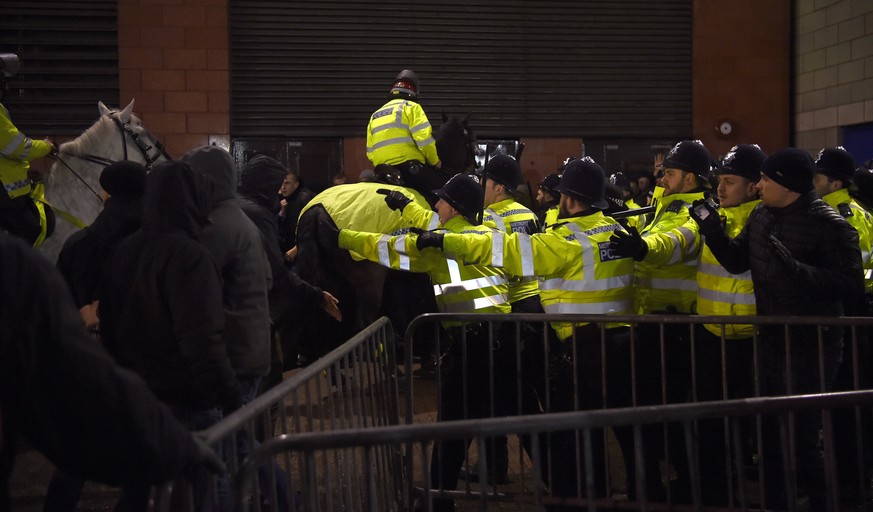 Chelsea v Bayern Munich UEFA Champions League Mounted and non mounted police clash with Bayern Munich supporters prior to the UEFA Champions League match at Stamford Bridge, London PUBLICATIONxNOTxINx ...