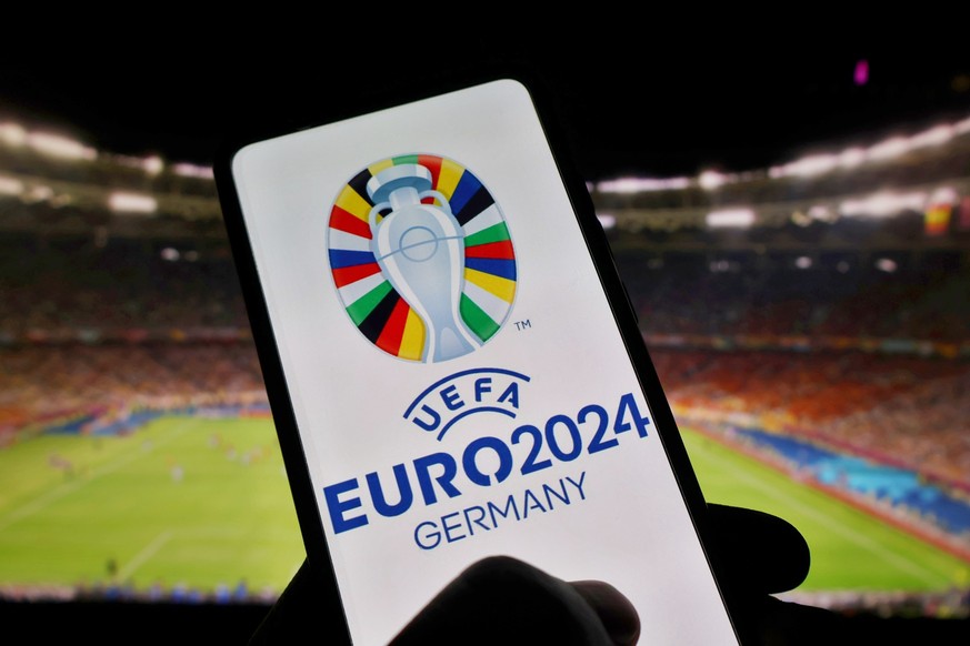 ARCHIV - 30.06.2023, Ukraine, ---: Das Logo der UEFA Euro 2024 ist auf einem Smartphone zu sehen. Die UEFA gab am 12. September die Details zum Kartenverkauf bekannt. (zu dpa: