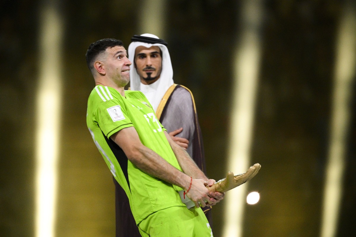 trophee du meilleur gardien pour MARTINEZ Emiliano ARG FOOTBALL : Argentine vs france - Finale - Coupe du Monde Qatar 2022 - 18/12/2022 JBAutissier/Panoramic PUBLICATIONxNOTxINxFRAxITAxBEL