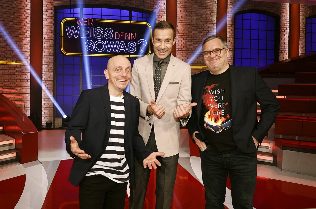 ARD/NDR WER WEISS DENN SOWAS XXL, "Das unvorstellbare Wissensquiz mit Kai Pflaume", am Mittwoch (27.12.23) um 20:15 Uhr im ERSTEN.
Moderator Kai Pflaume und seine Rateteam-Kapitäne Bernhard ...