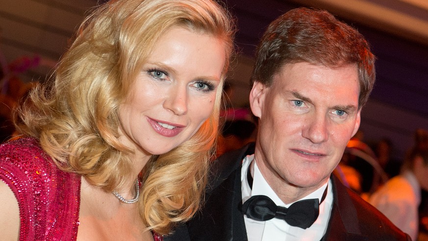 ARCHIV - Die Schauspielerin Veronica Ferres und Finanzunternehmer Carsten Maschmeyer feiern am 02.02.2013 zum 43. Ball des Sports in den Rhein-Main-Hallen in Wiesbaden (Hessen). Ferres wird am 10. Jun ...