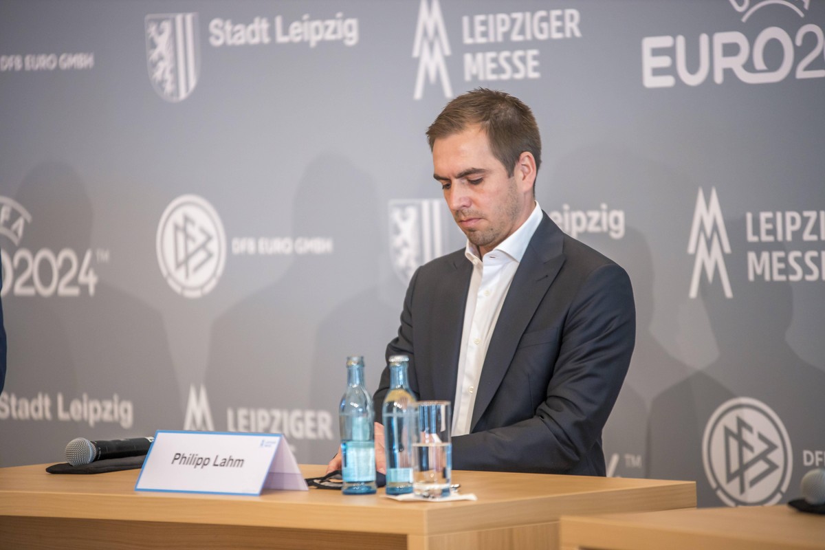 in vier Jahren findet die UEFA EURO, EM, Europameisterschaft,Fussball 2024 in Deutschland statt. Leipzig ist mit der Arena einer von zehn Standorten, in denen die besten Teams des Kontinents um den EM ...