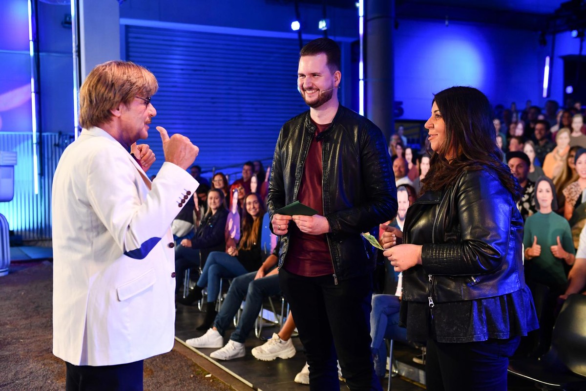 Rückkehr von „Geh aufs Ganze!”: Jörg Draeger spielt mit Moritz und seiner Freundin aus dem Publikum.