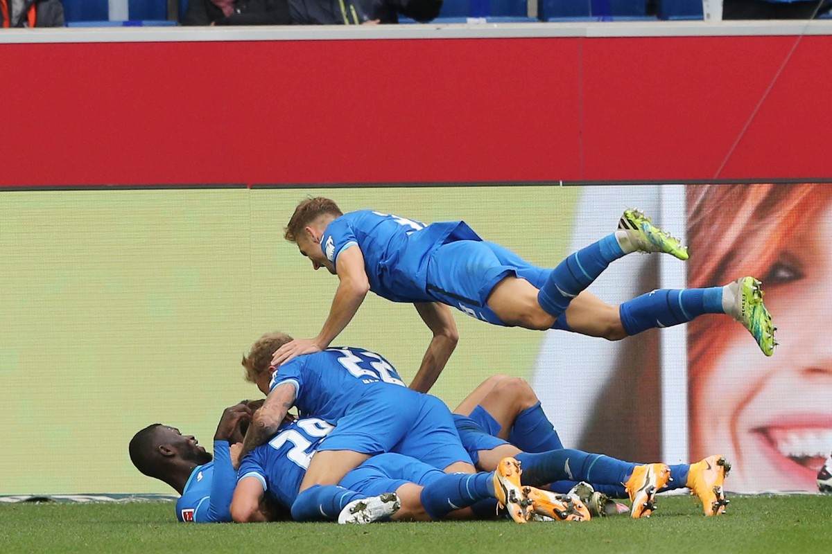 27.09.2020, xtvx, Fussball 1.Bundesliga, TSG 1899 Hoffenheim - FC Bayern Muenchen emspor, v.l. Goal scored, Tor zum 3:1 Andrej Kramaric TSG 1899 Hoffenheim Torjubel, Goal celebration, celebrate the go ...